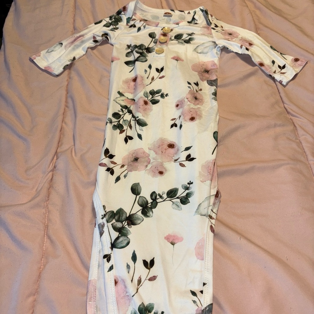baby girl sleep gown, ties at bottom size 70-(6-9) months